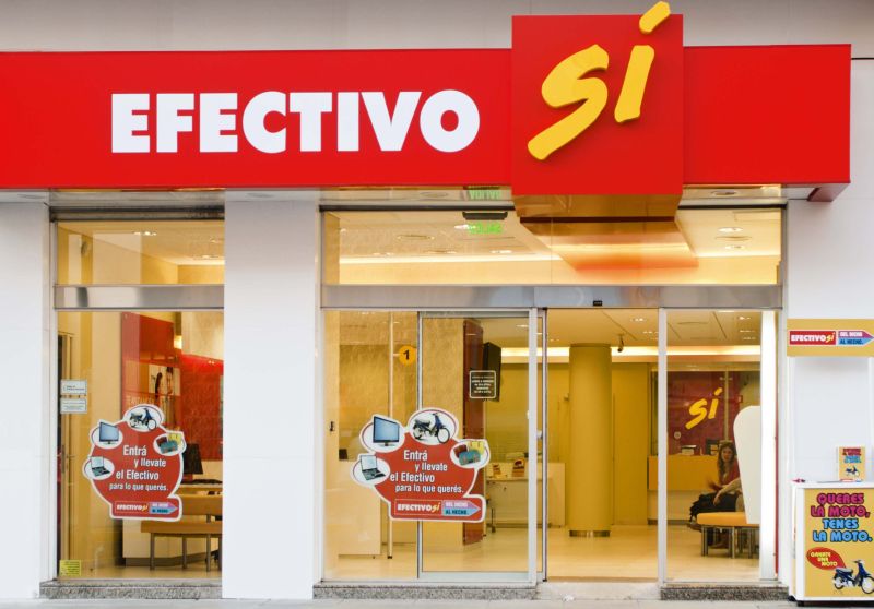 Denuncian a la empresa "Efectivo Si" por imponer contratos de tarjeta de crédito sin consentimiento.