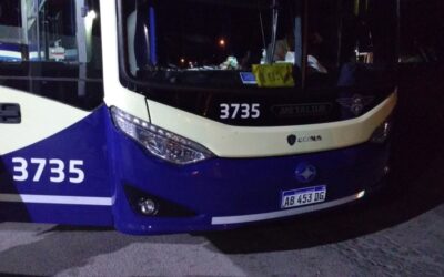 Usuarios del transporte Urquiza varados en la Ruta de Chilecito.